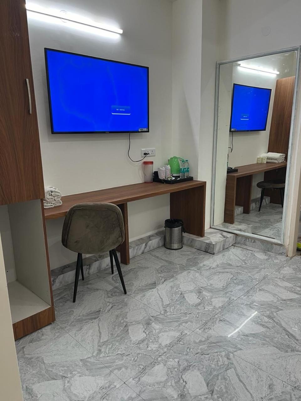 Hotel S B Inn - Near New Delhi Railway Station Paharganj Екстер'єр фото
