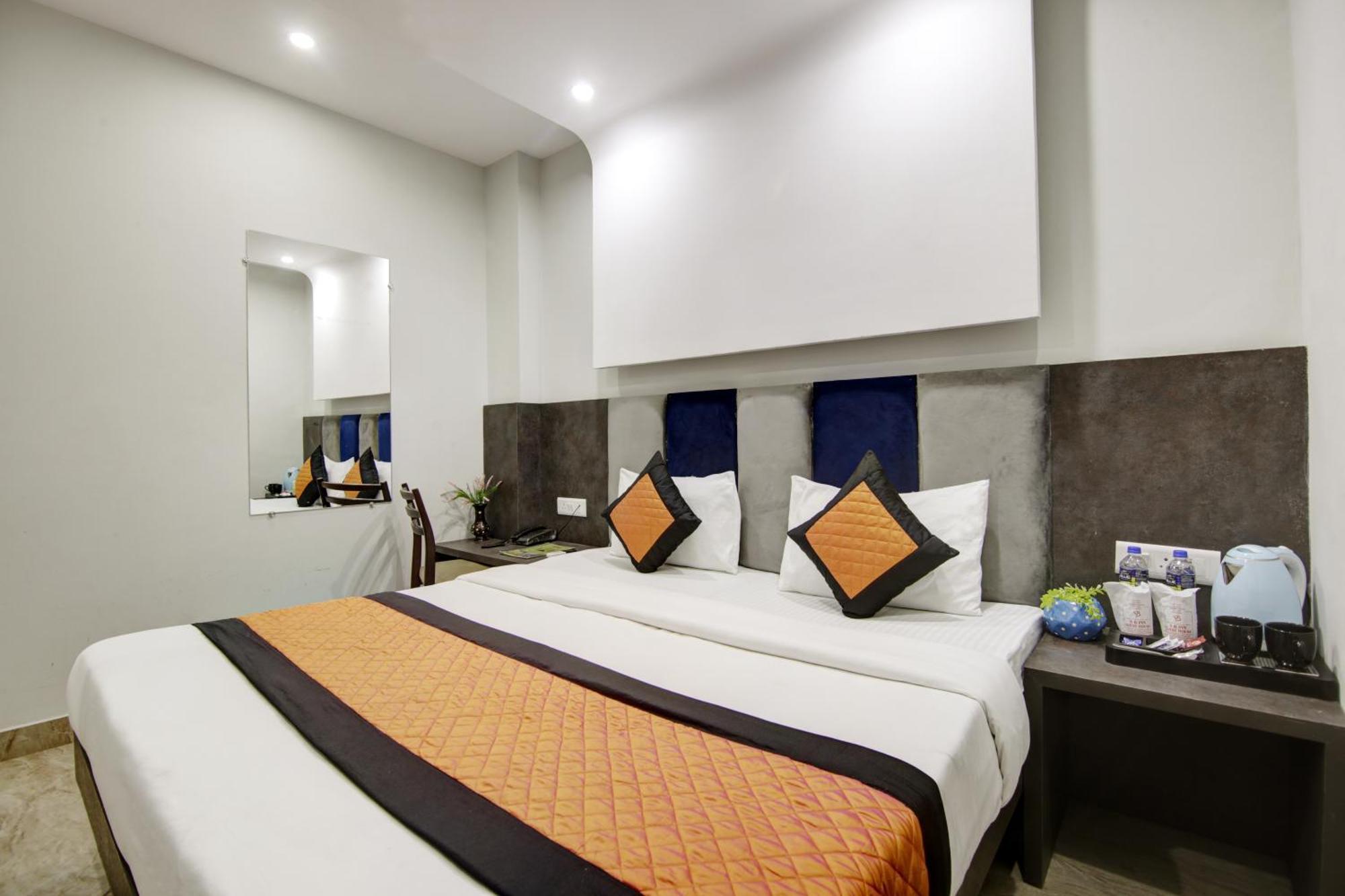 Hotel S B Inn - Near New Delhi Railway Station Paharganj Екстер'єр фото