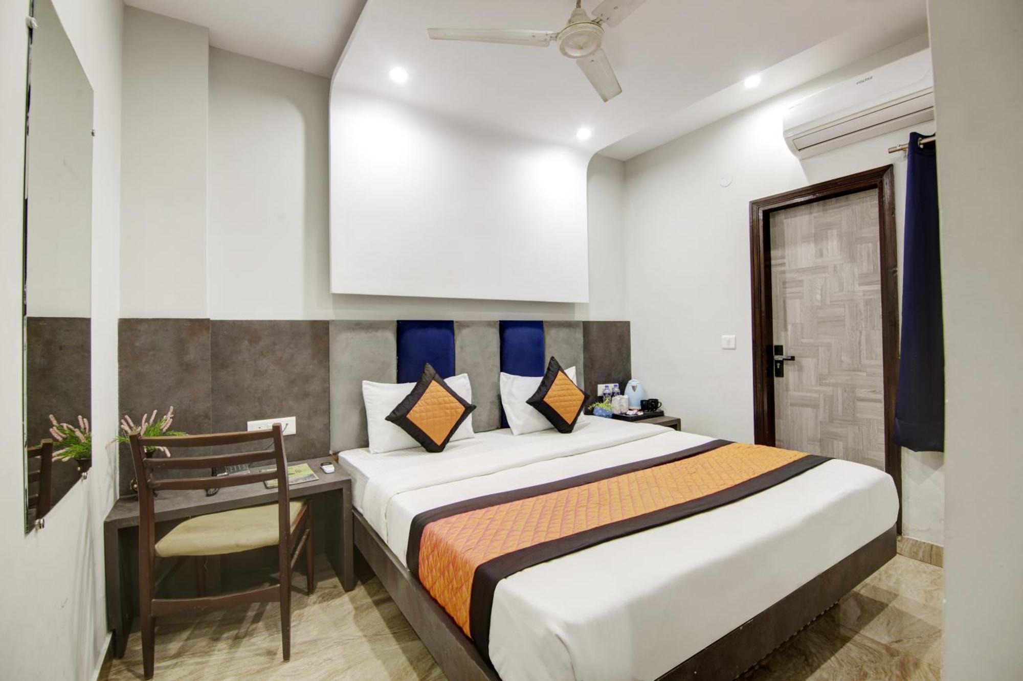 Hotel S B Inn - Near New Delhi Railway Station Paharganj Екстер'єр фото