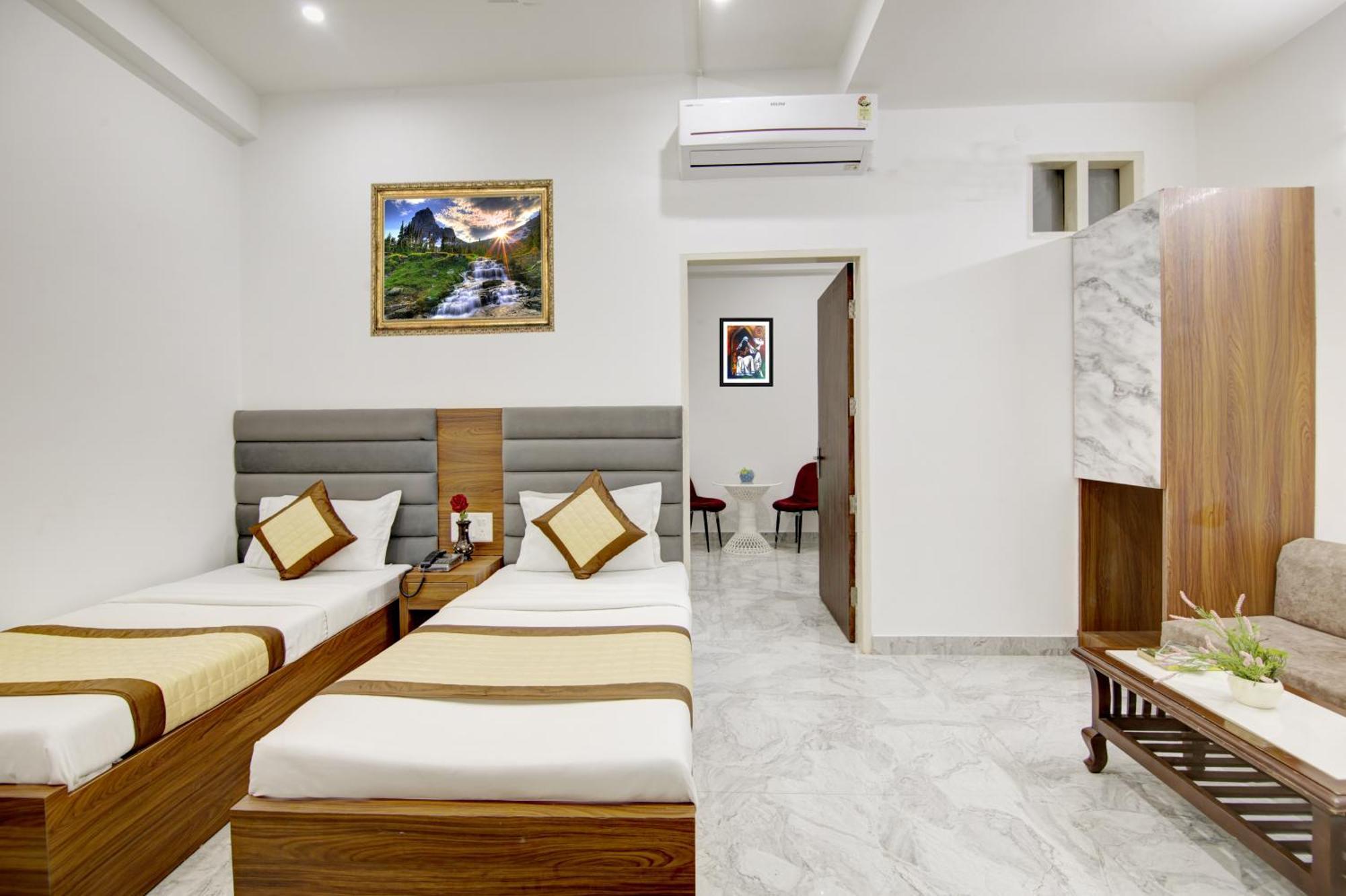 Hotel S B Inn - Near New Delhi Railway Station Paharganj Екстер'єр фото