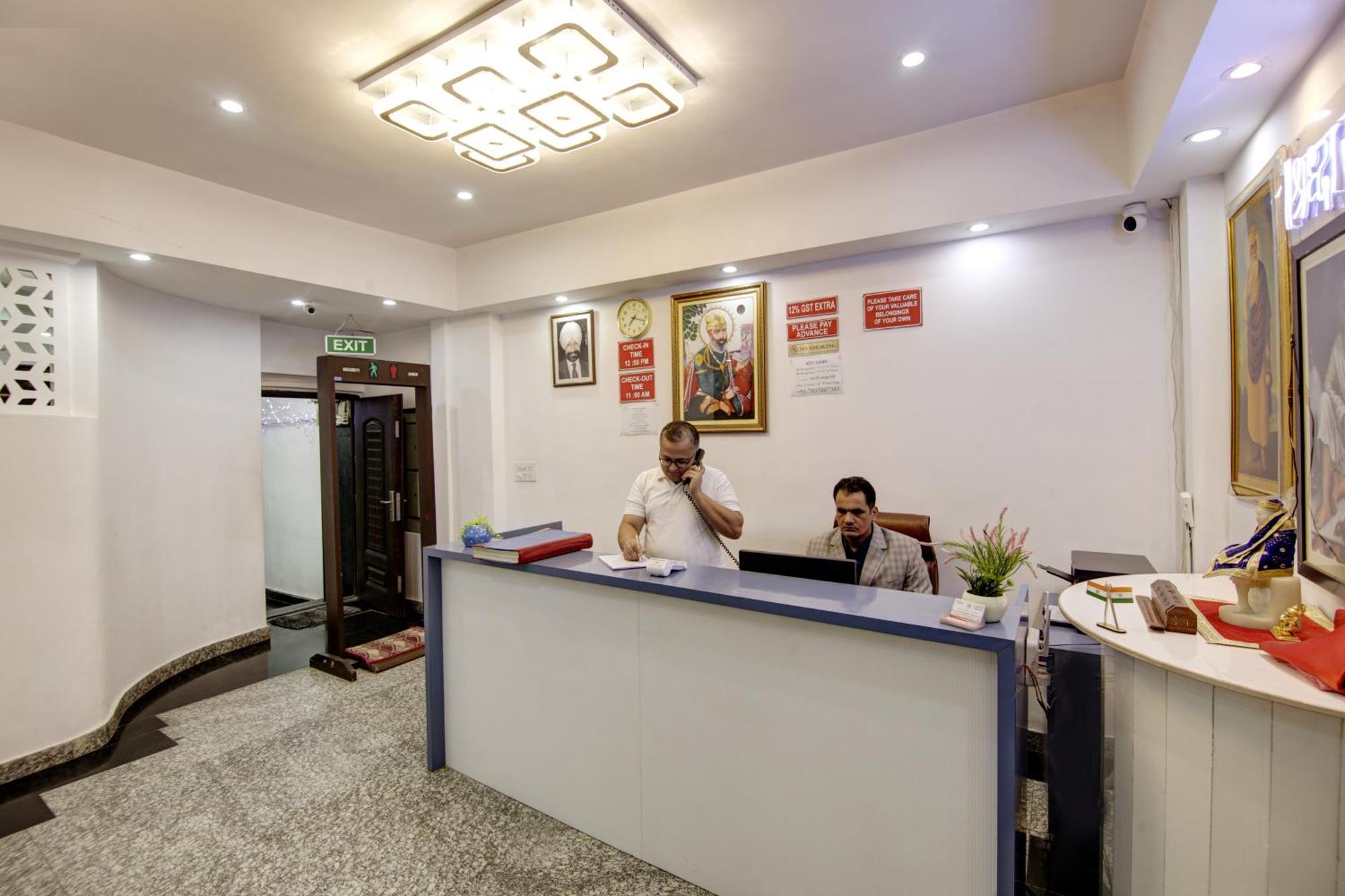 Hotel S B Inn - Near New Delhi Railway Station Paharganj Екстер'єр фото