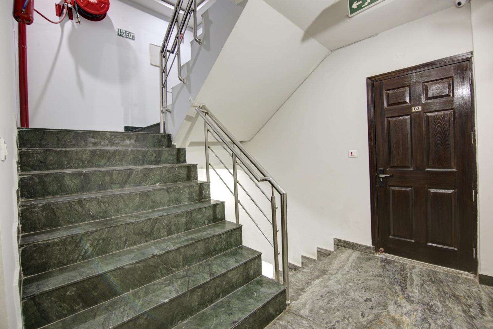 Hotel S B Inn - Near New Delhi Railway Station Paharganj Екстер'єр фото