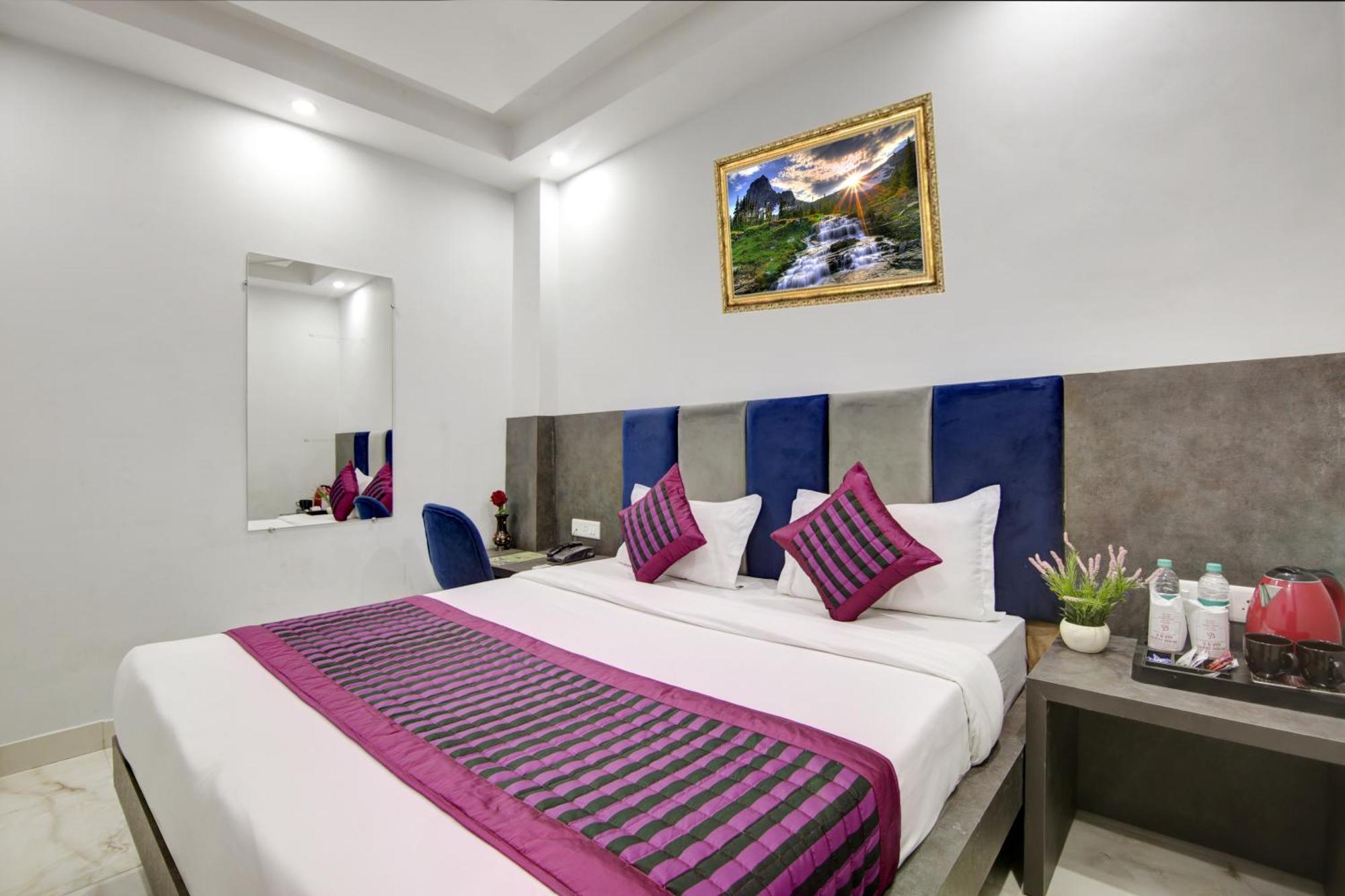 Hotel S B Inn - Near New Delhi Railway Station Paharganj Екстер'єр фото