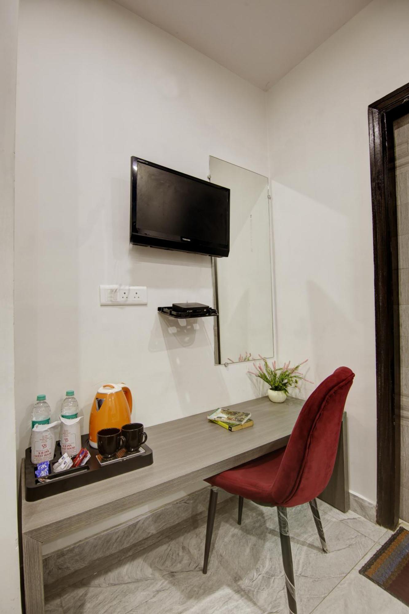 Hotel S B Inn - Near New Delhi Railway Station Paharganj Екстер'єр фото