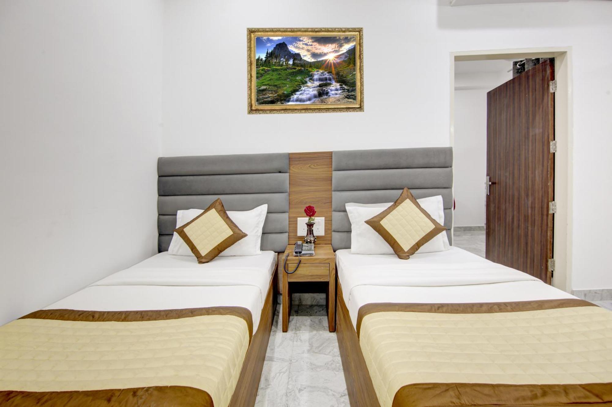 Hotel S B Inn - Near New Delhi Railway Station Paharganj Екстер'єр фото