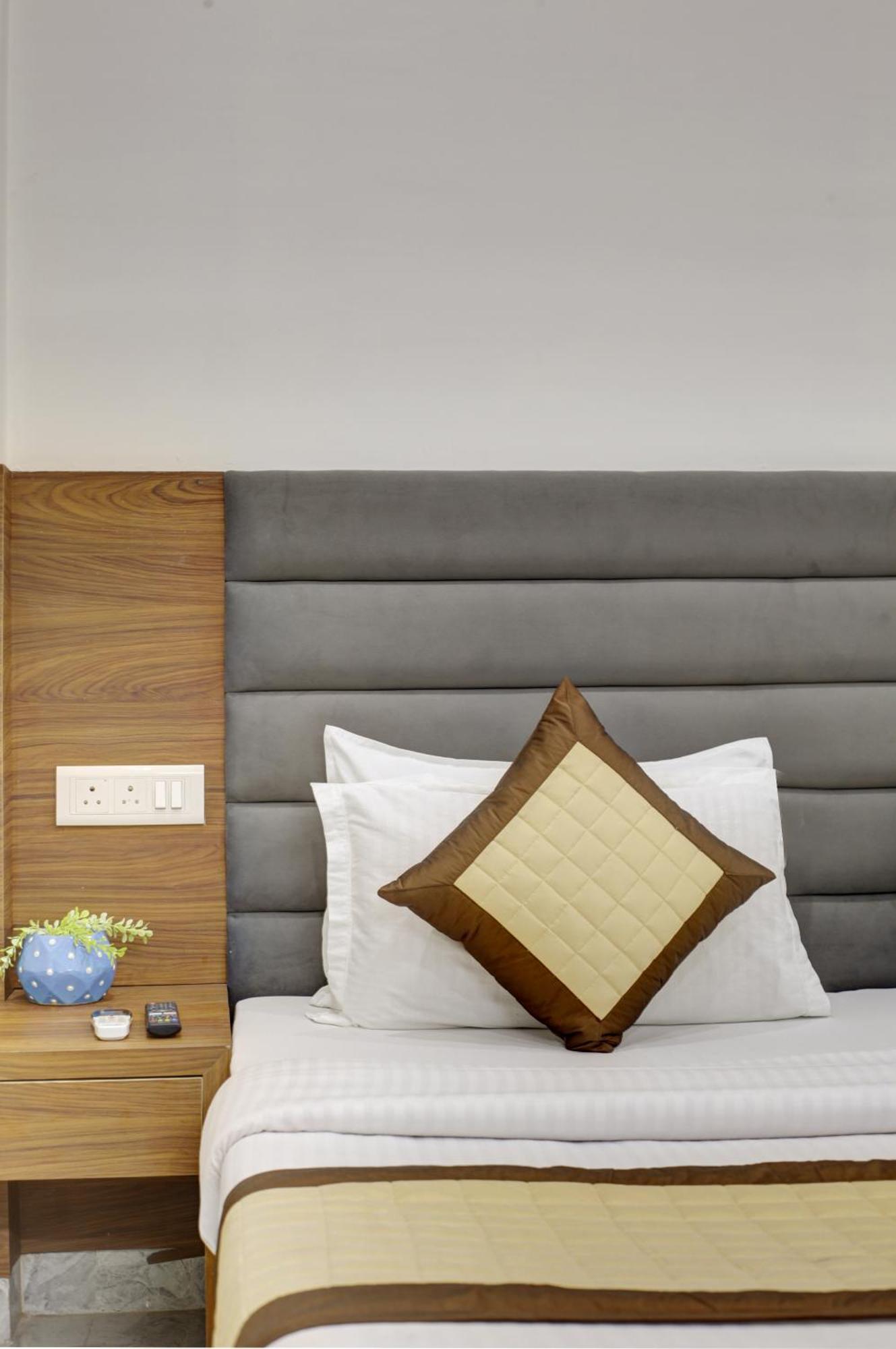Hotel S B Inn - Near New Delhi Railway Station Paharganj Екстер'єр фото
