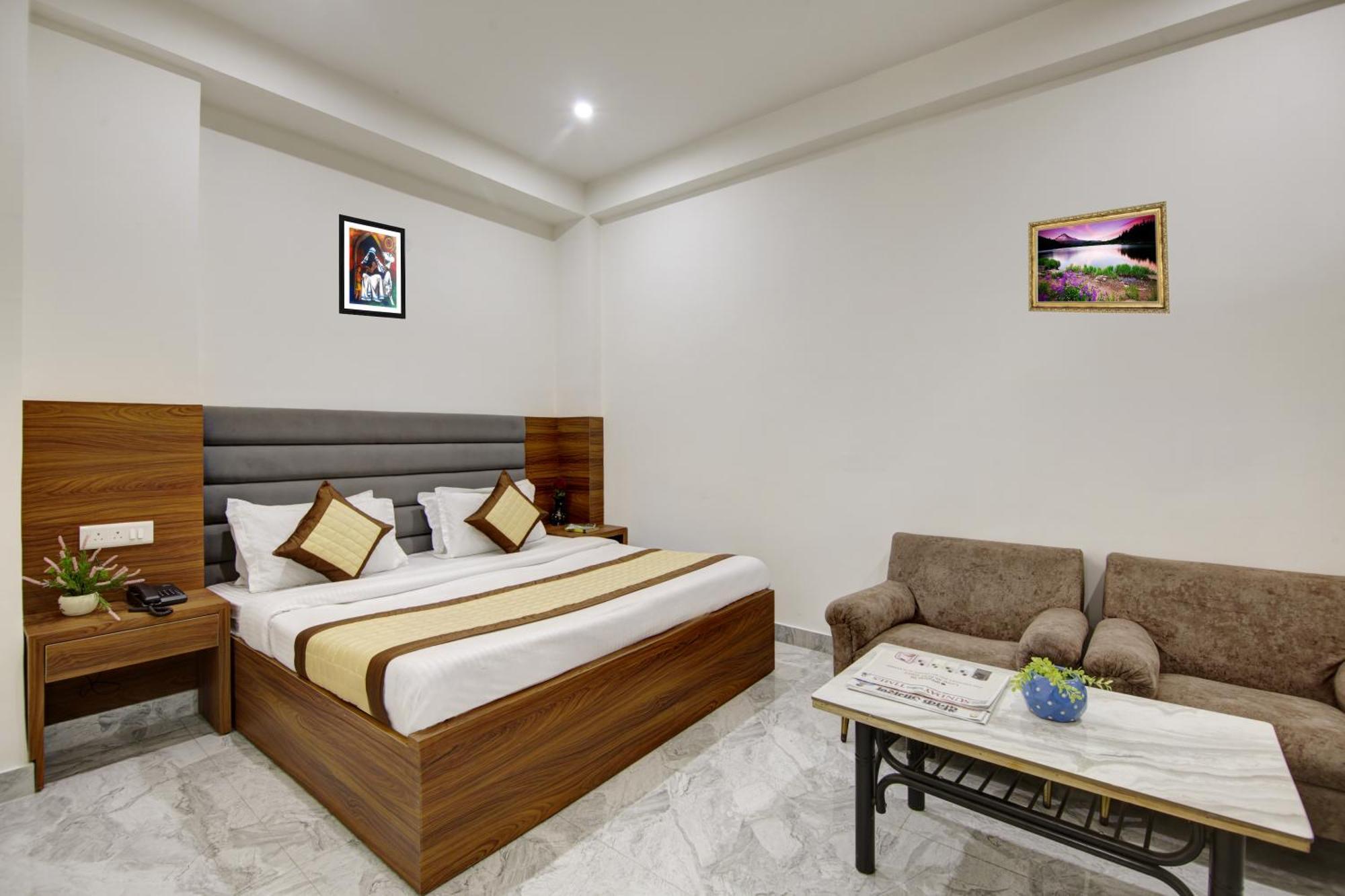 Hotel S B Inn - Near New Delhi Railway Station Paharganj Екстер'єр фото
