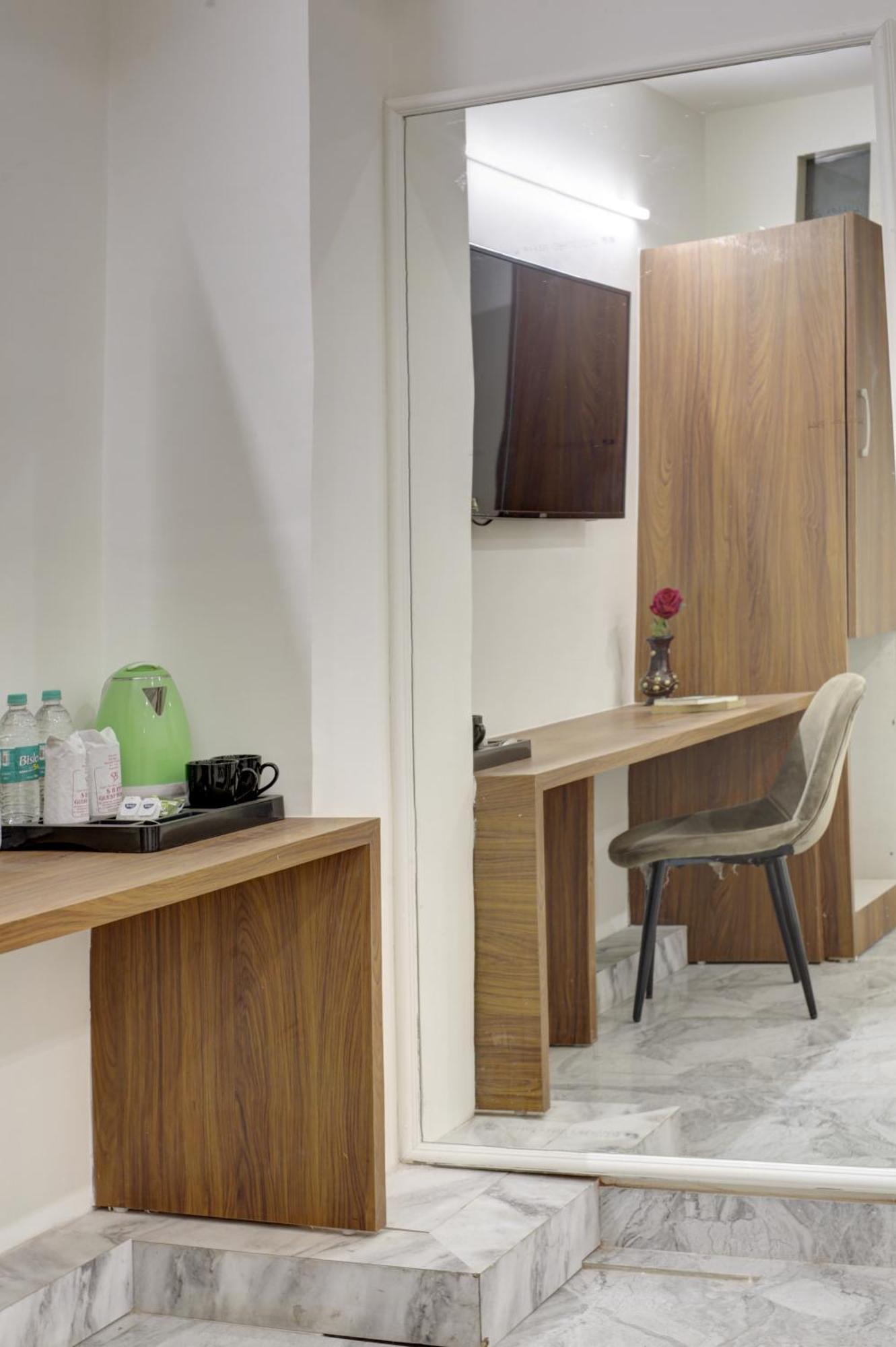 Hotel S B Inn - Near New Delhi Railway Station Paharganj Екстер'єр фото