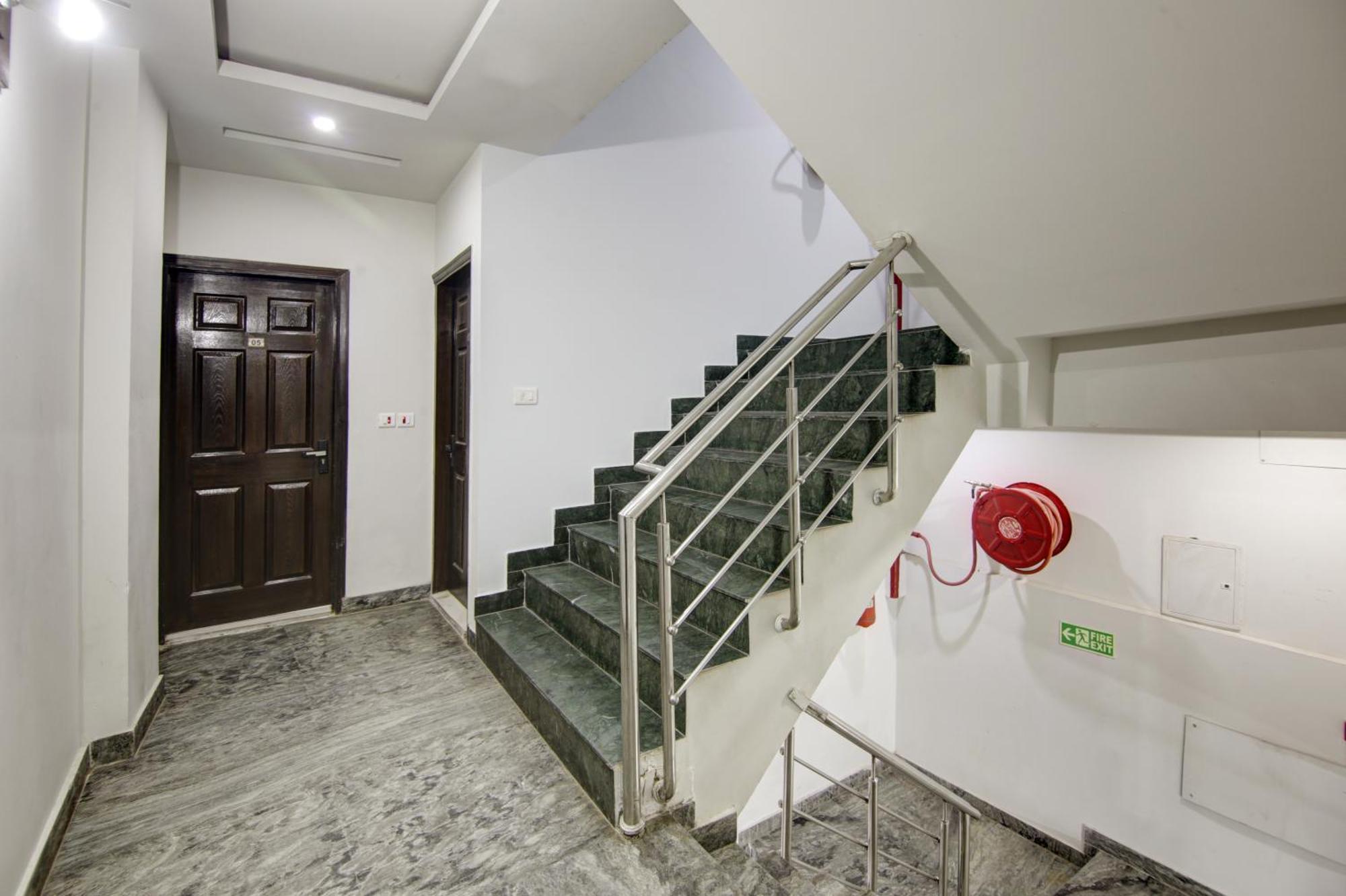Hotel S B Inn - Near New Delhi Railway Station Paharganj Екстер'єр фото