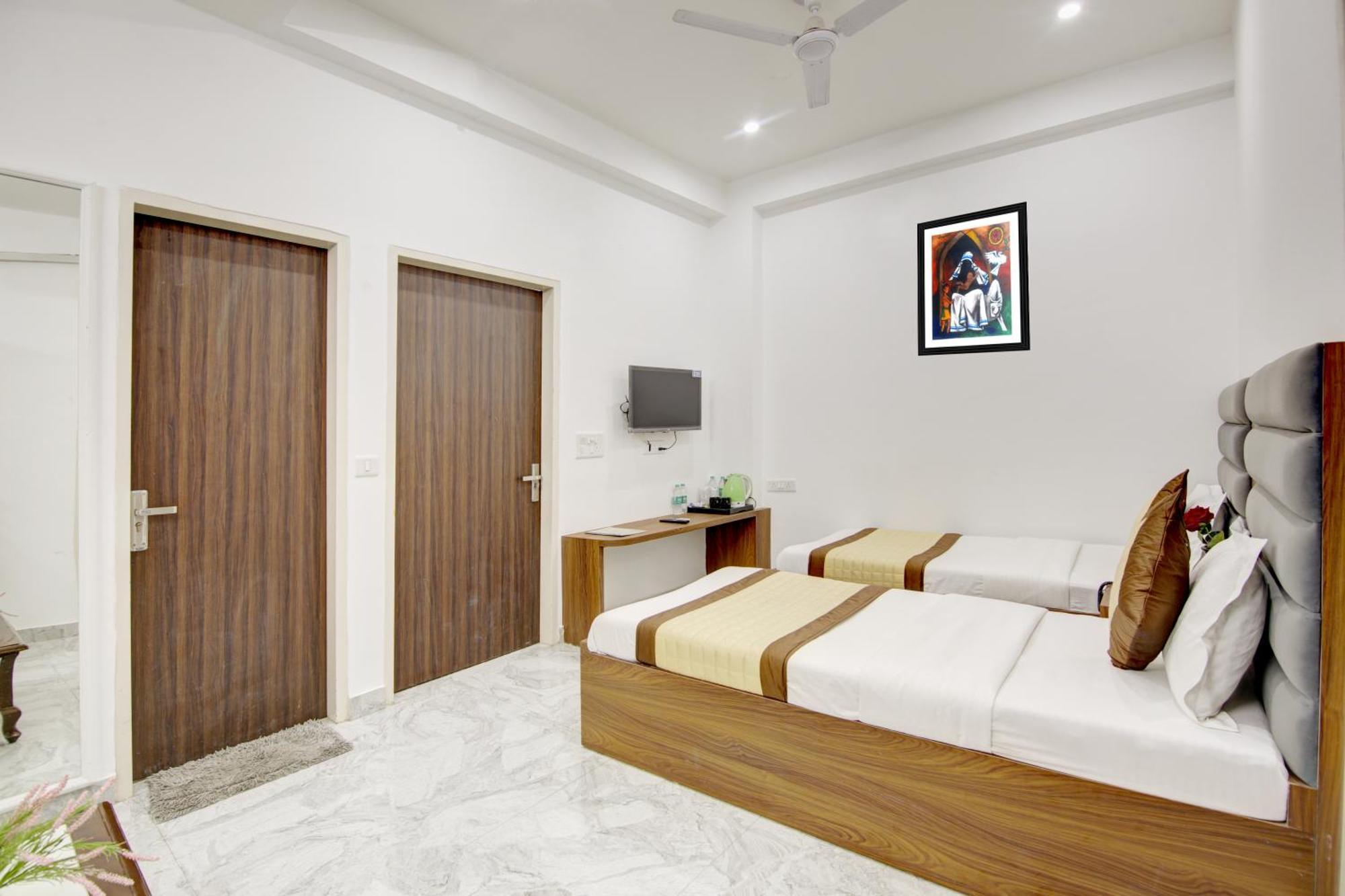 Hotel S B Inn - Near New Delhi Railway Station Paharganj Екстер'єр фото