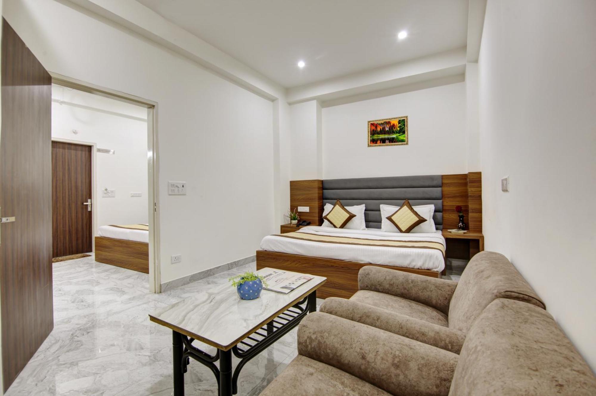 Hotel S B Inn - Near New Delhi Railway Station Paharganj Екстер'єр фото