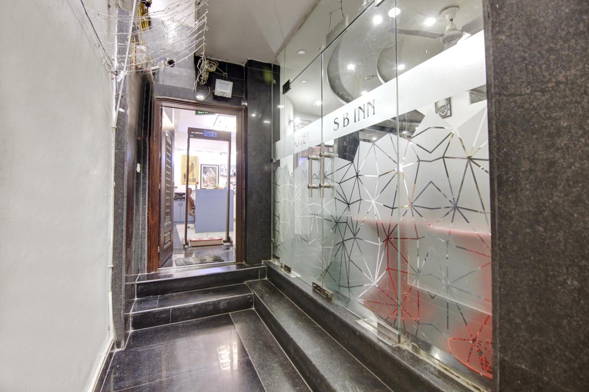 Hotel S B Inn - Near New Delhi Railway Station Paharganj Екстер'єр фото