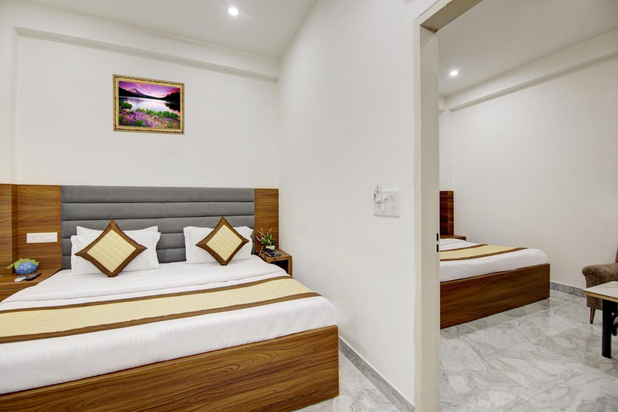 Hotel S B Inn - Near New Delhi Railway Station Paharganj Екстер'єр фото