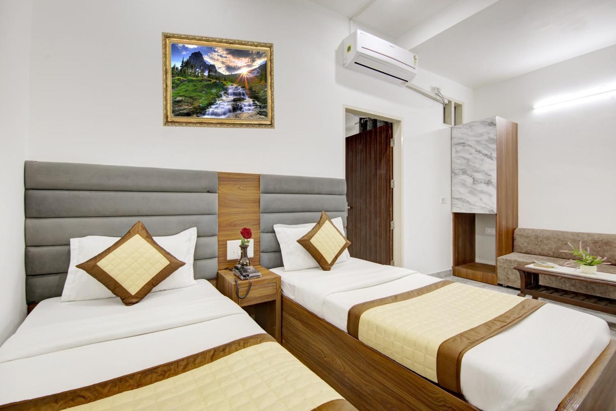 Hotel S B Inn - Near New Delhi Railway Station Paharganj Екстер'єр фото