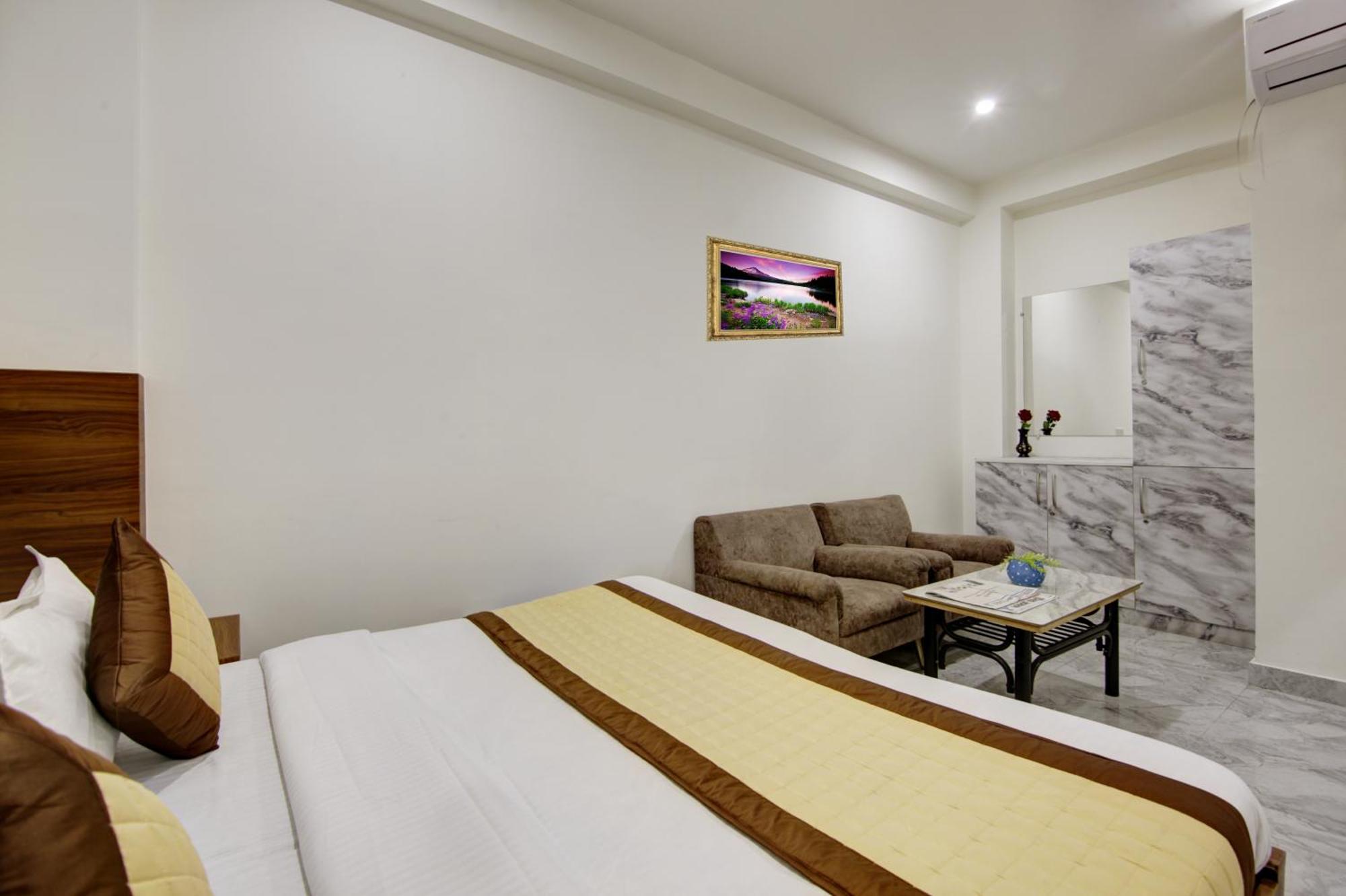 Hotel S B Inn - Near New Delhi Railway Station Paharganj Екстер'єр фото