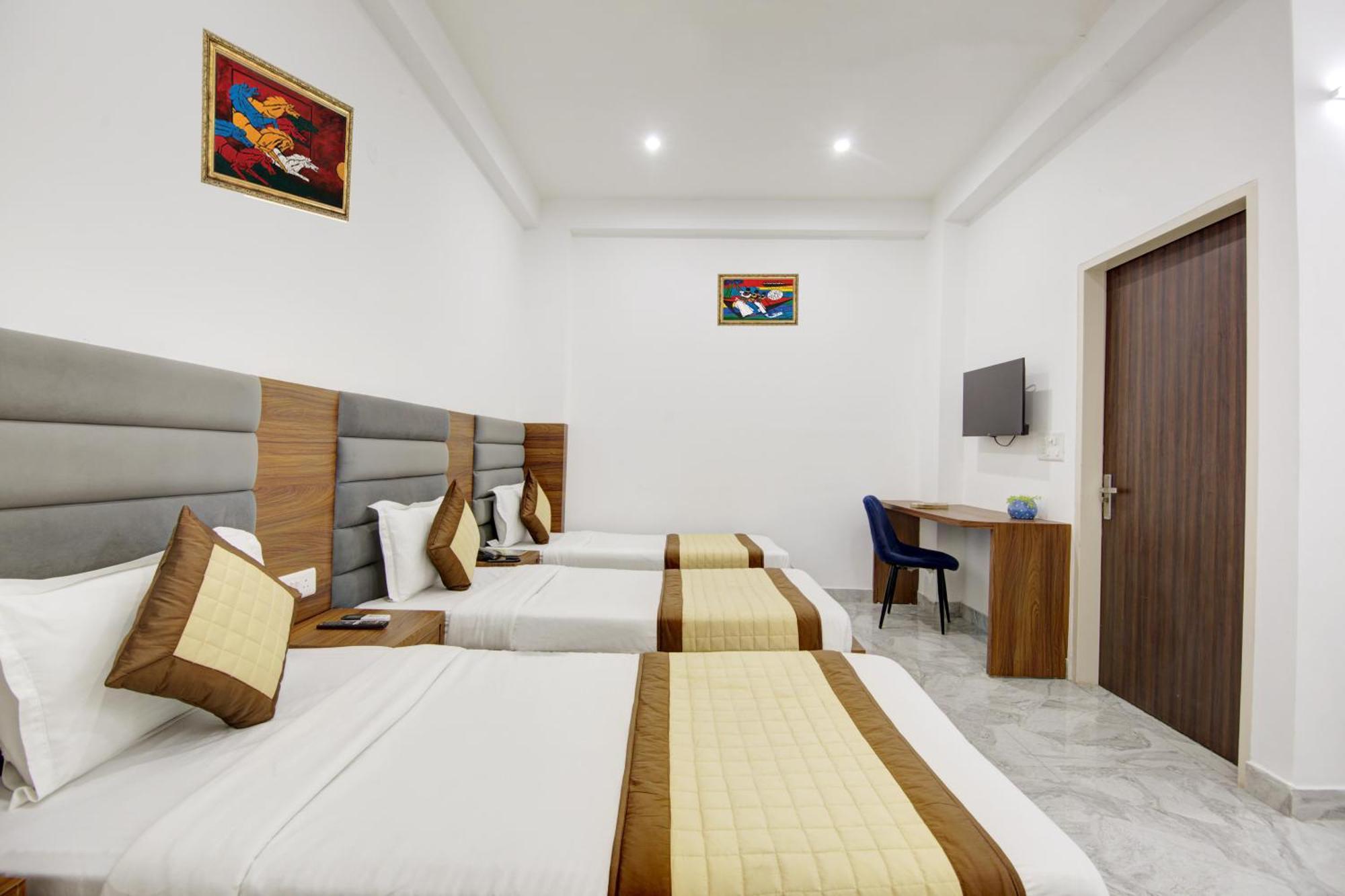 Hotel S B Inn - Near New Delhi Railway Station Paharganj Екстер'єр фото